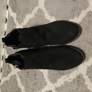 Whitemt  booties,  Size 5.5